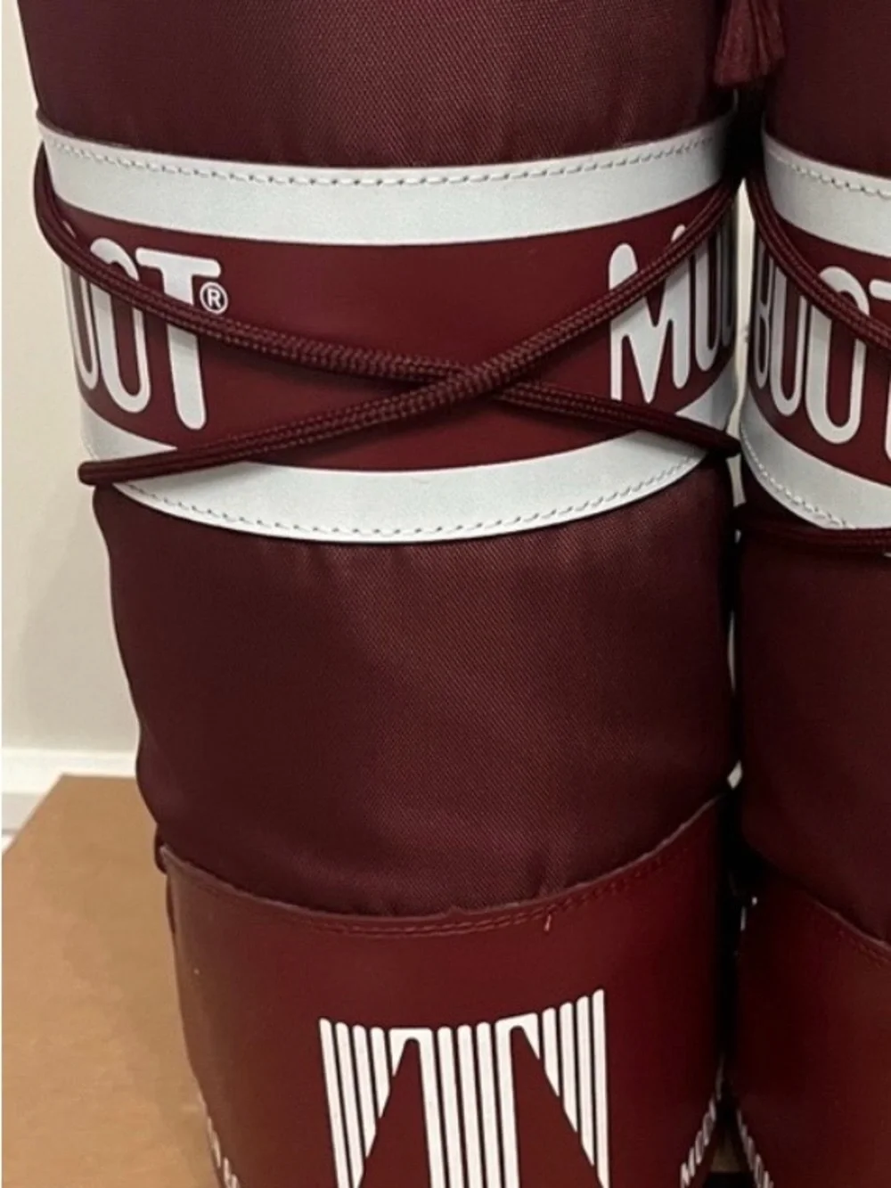 Moon Boot icon nylon. Size 35/38. Burgundy. New in box.